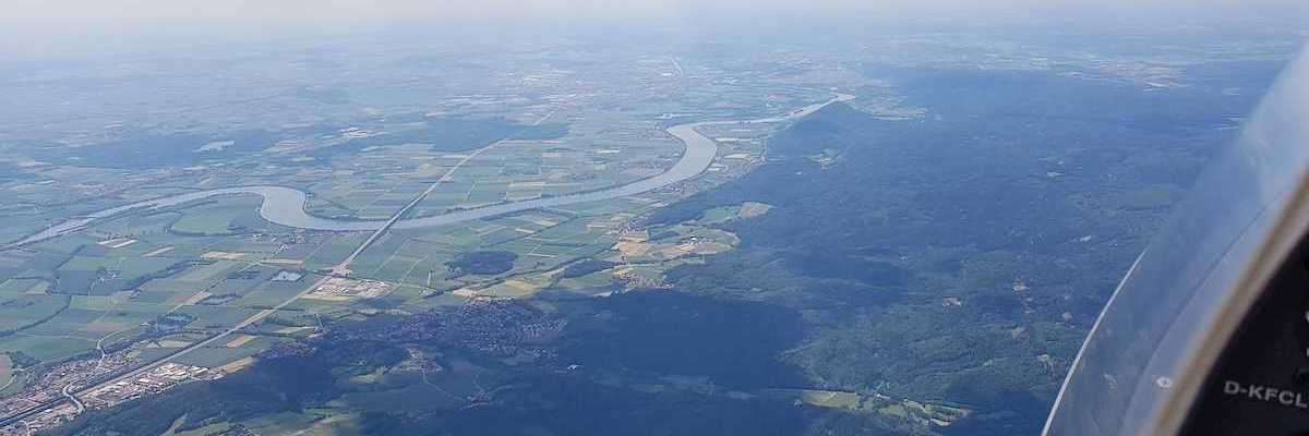 Verortung via Georeferenzierung der Kamera: Aufgenommen in der Nähe von Regensburg, Deutschland in 2200 Meter